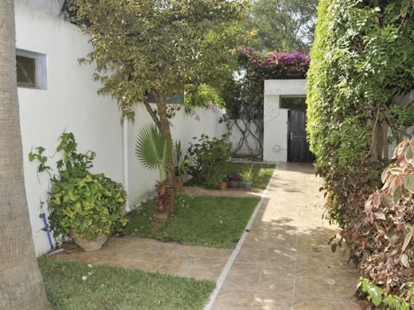 Location villa de haut standing à l’agdal. Surface totale 650 m². Jardin et terrasse