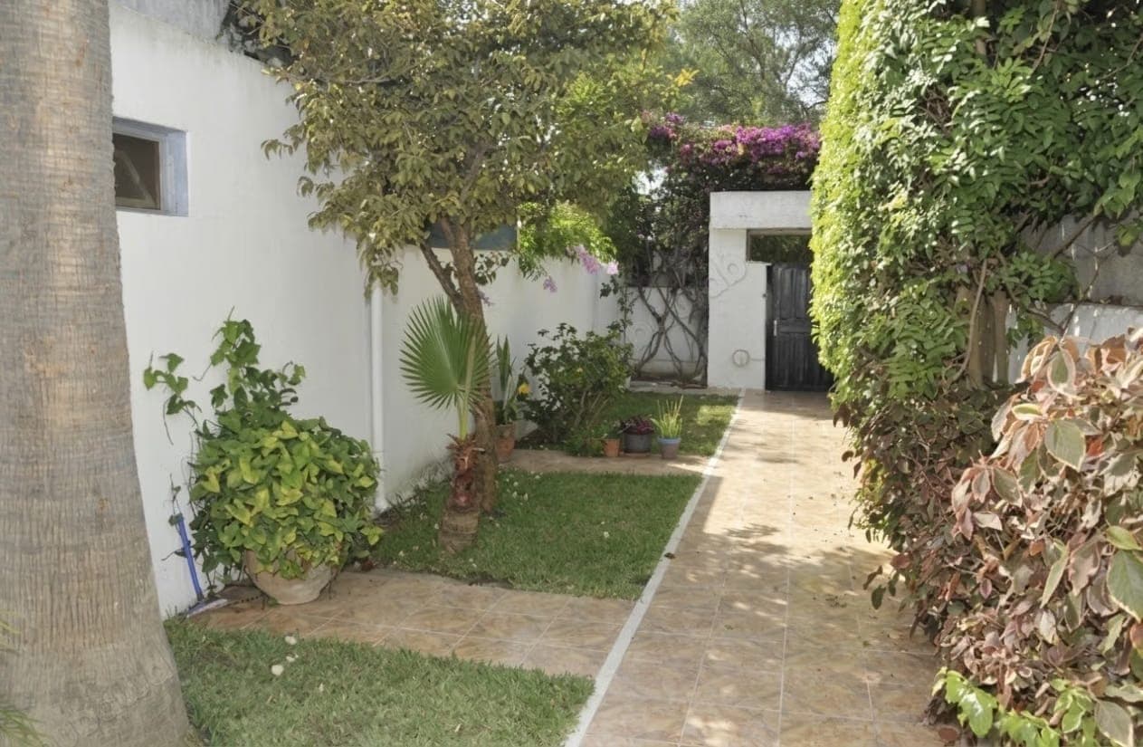 Location villa de haut standing à l’agdal. Surface totale 650 m². Jardin et terrasse