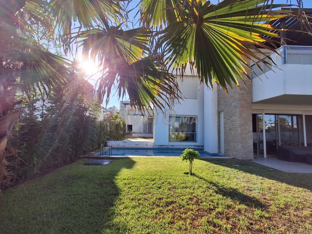 VILLA HAUT DE STANDING A VENDRE DES NATIONS-SALE-