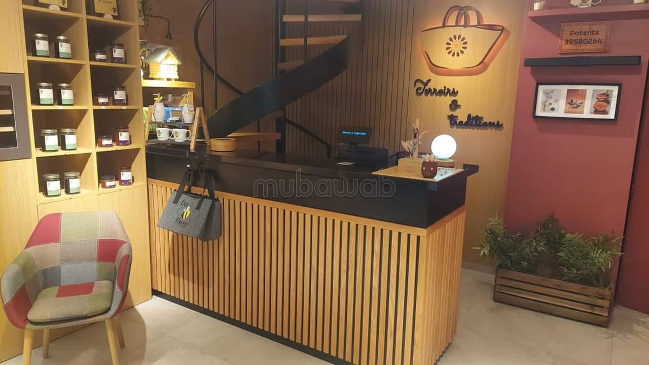 Commerciële ruimte uitgerust met mezzanine te koop