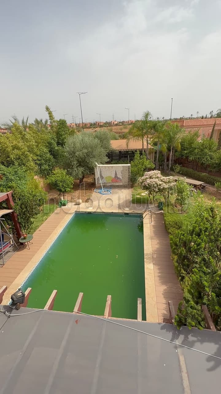 Villa de luxe à louer à Route de Fez. 4 chambres agréables. Bien meublé