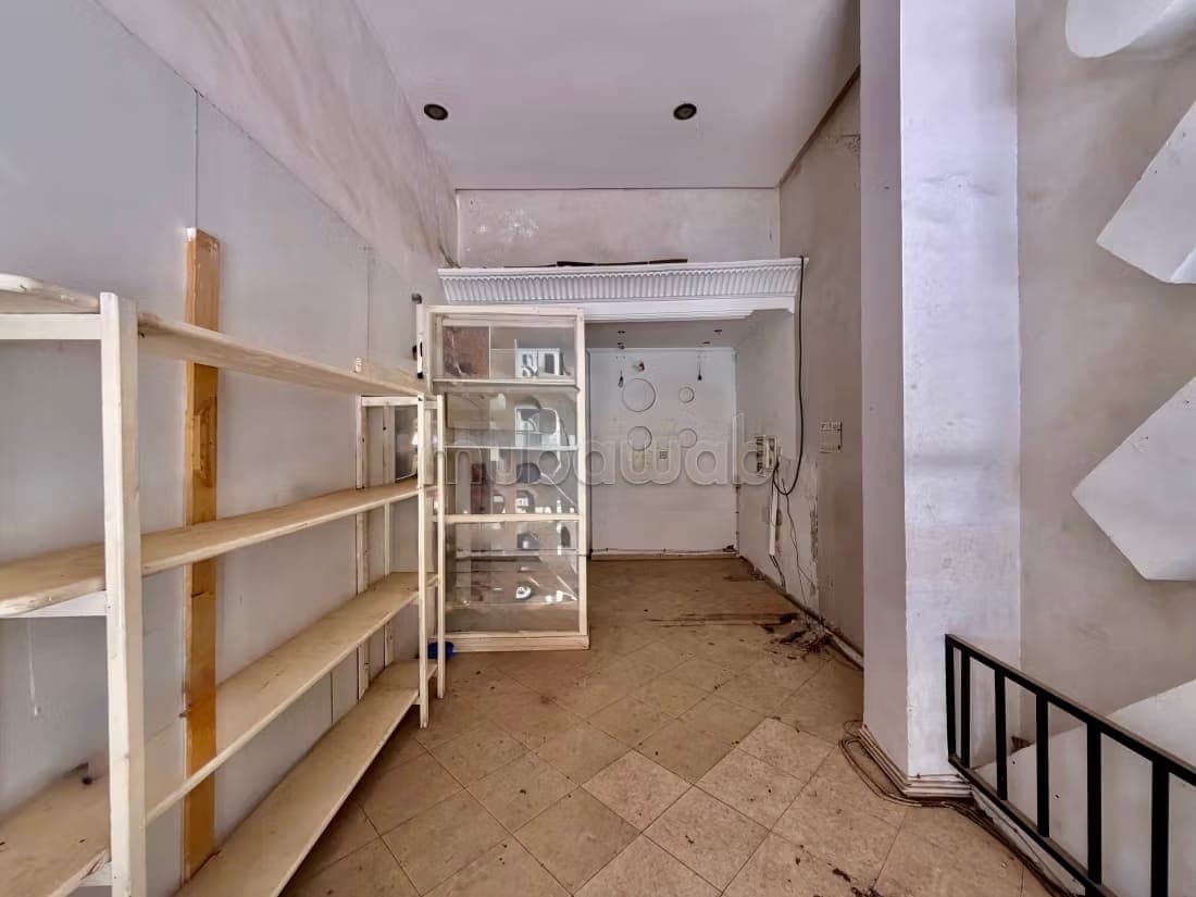 Local commerciale in vendita ad Allal El Fassi. Superficie 50 m² a terra e 150 m² di cantina. Porte…