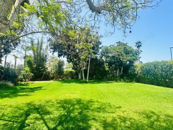 Villa arredata di pregio in affitto – 1 800 m²