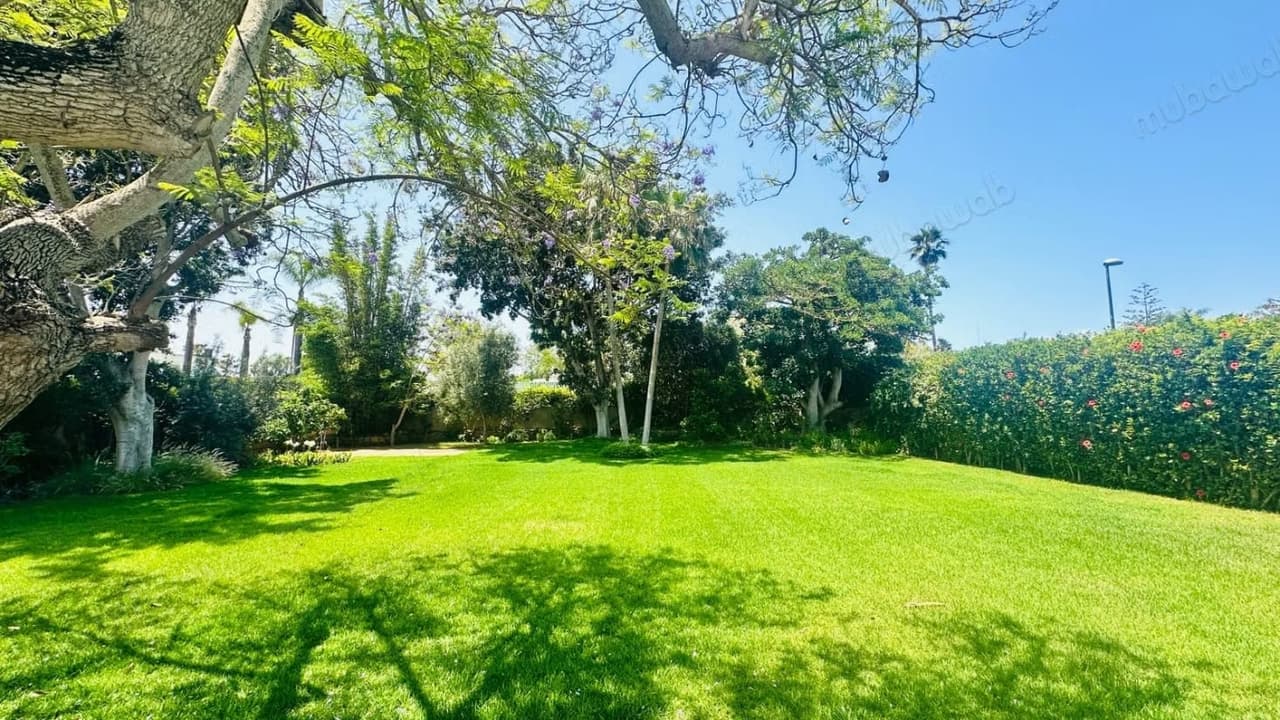 Villa arredata di pregio in affitto – 1 800 m²
