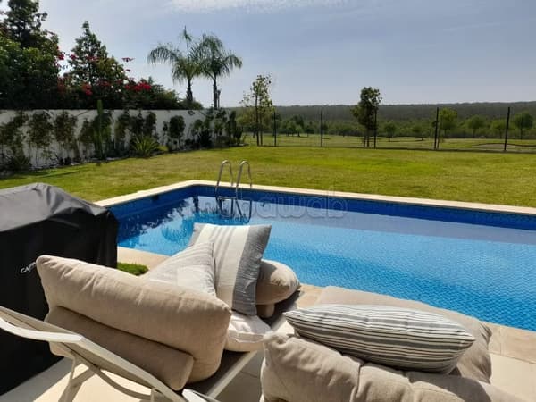 Villa vide front golf bouskoura