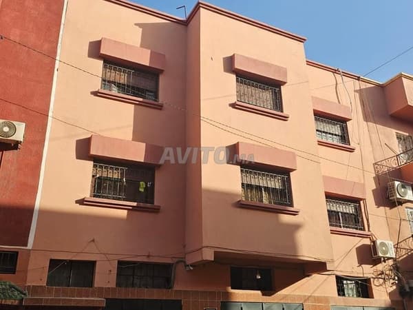 Maison de 260 m² avec magasins et 04 appartements