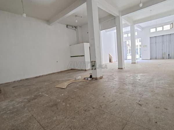 Commercial store 205 m2 Mandarona near Bd al qods
