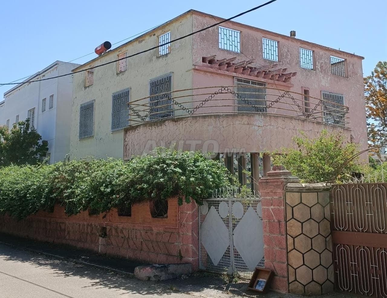 Villa plot with 3 sunny frontages in an upscale neighbourhood