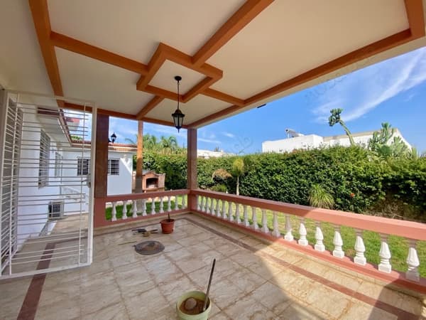 Belle villa individuelle à louer – El Menzeh