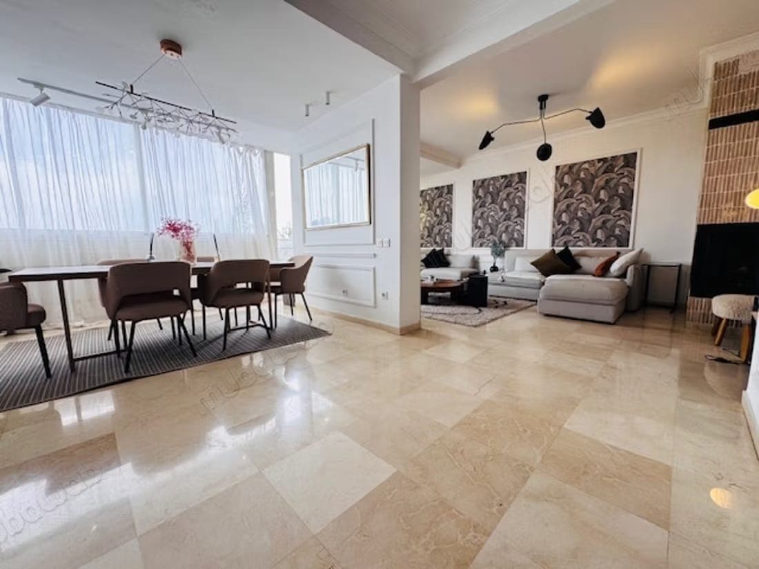 Dernier etage terasse. Proche ecoles francaises marche…