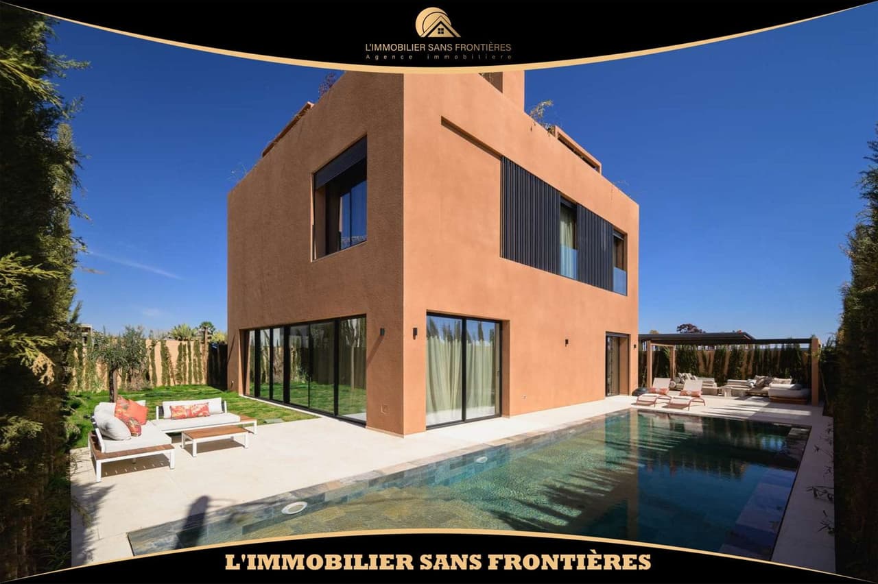 Villa en résidence fermée à vendre à Chrifia (Route de Tahanaout), 500 m², Marrakech