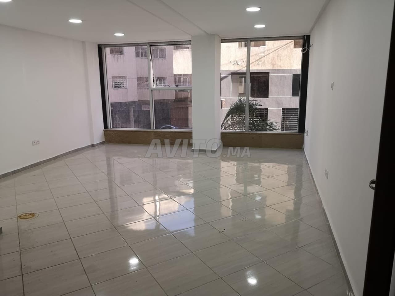 35 m² office on the Ville Haute main road