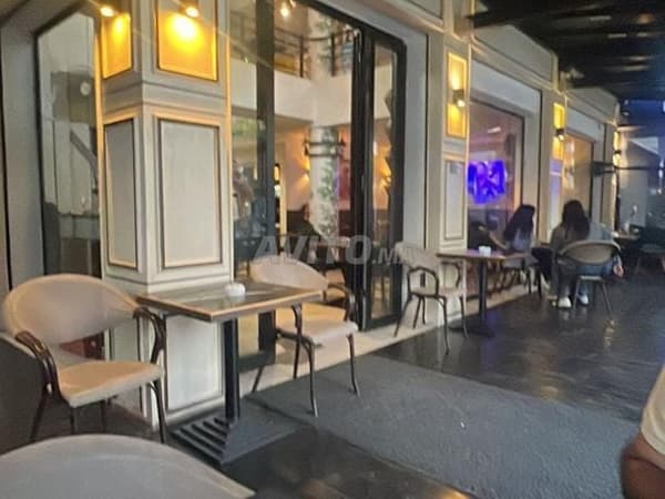 CAFÉ RESTAURANT ÉQUIPÉ À VENDRE CENTRE DE GAUTHIER