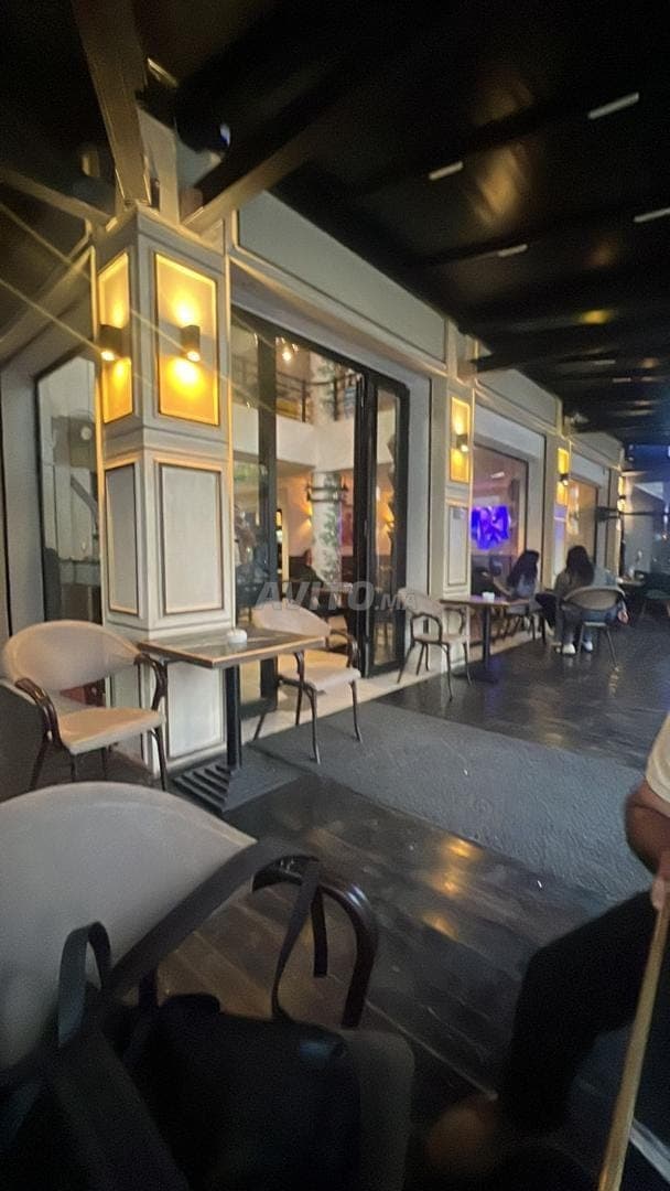 CAFÉ RESTAURANT ÉQUIPÉ À VENDRE CENTRE DE GAUTHIER