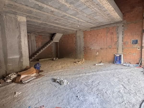 Local commercial à louer à branes 305M²