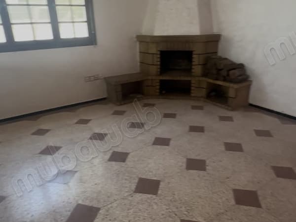 Magnifique villa à vendre à Bir Rami Est. 11 pièces. Cheminée et concierge
