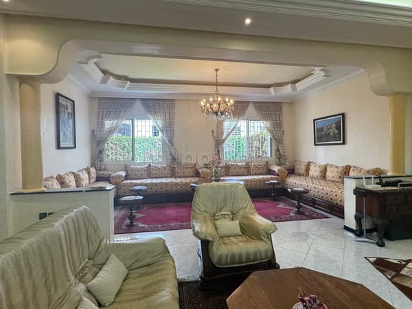 Magnifique villa à vendre à Dar Bouazza quartier Nawrass. 3 chambres. Terrasse et jardin