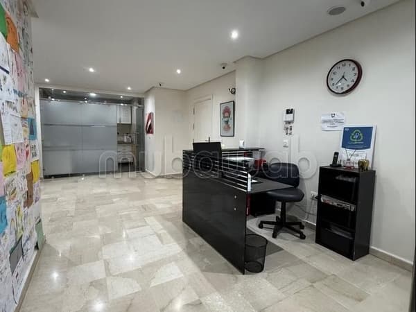 Bureaux en location à Wifak. Superficie 89 m². Ascenseur et stationnement