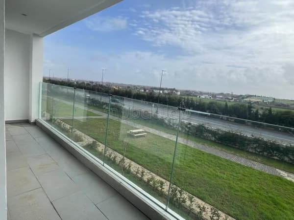 Nieuw triplex te huur in Harhoura, beveiligde residentie