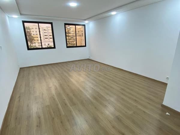 BUREAU ÉQUIPÉ 60m2 À LOUER BEAUSÉJOUR