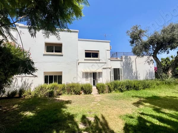 Villa de haut standing à vendre à Quartier Administratif