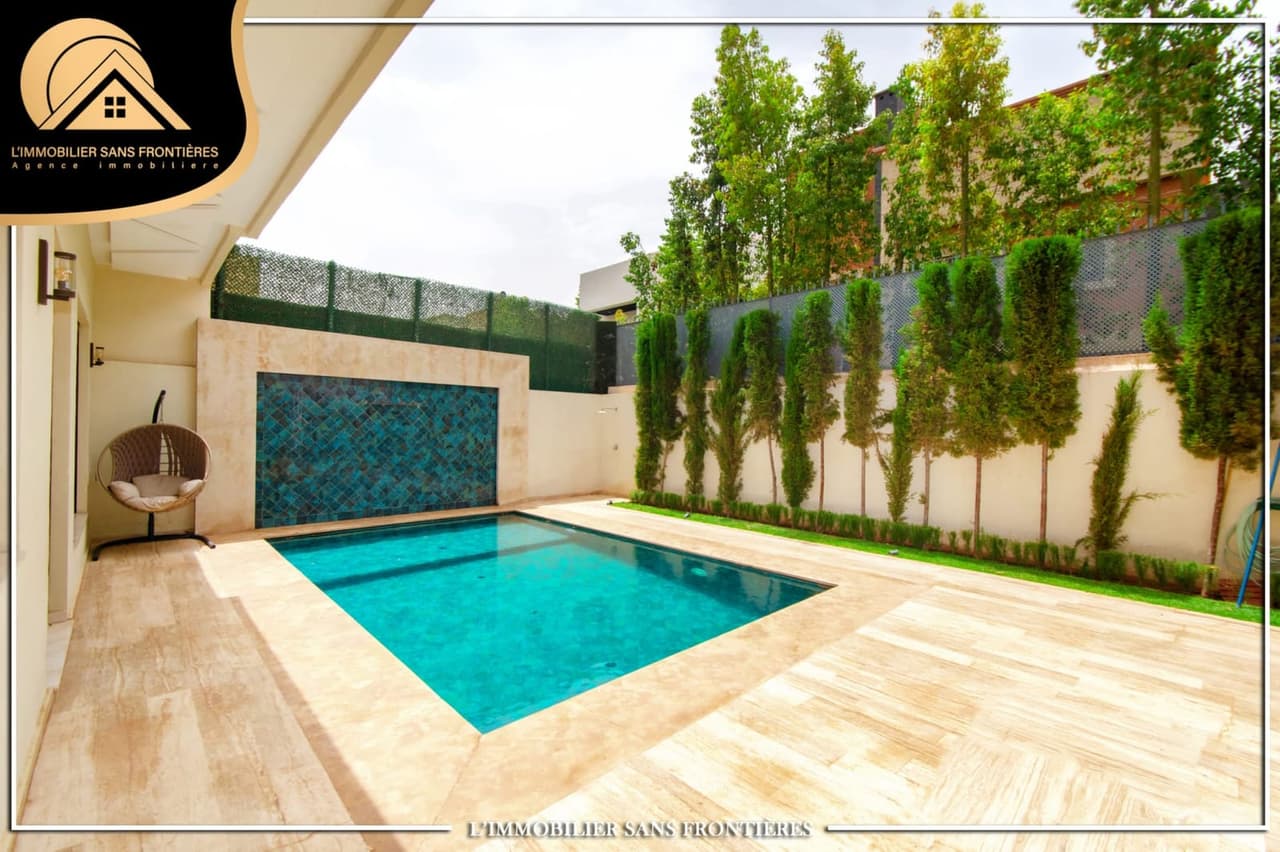 Villa à vendre à Targa, Marrakech — Piscine privée — 428m²