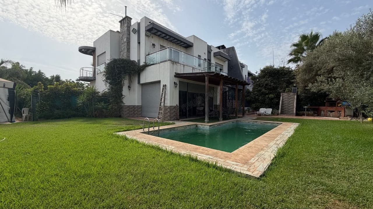 Uitzonderlijke villa te koop – 700 m² bebouwd over 3 niveaus