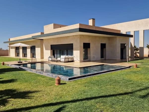 Somptueuse villa à vendre à Route Amizmiz. 8 pièces. Meublé
