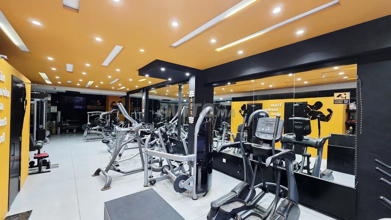 Salle de sport et machine de musculation
