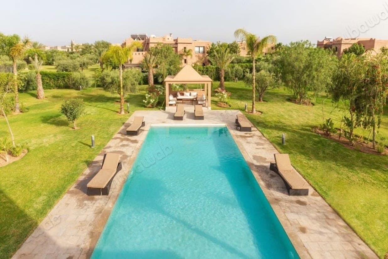 Villa mit 6 Suiten und Pool zu vermieten
