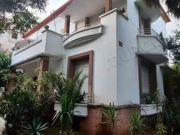 Splendide villa à vendre à Palmier. Superficie 1060 m². Belle terrasse et jardin