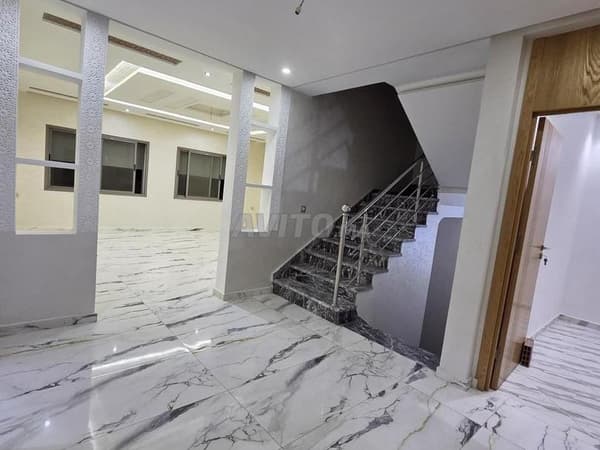LOCAL COMMERCIAL À FLORIDA 1 57 m²