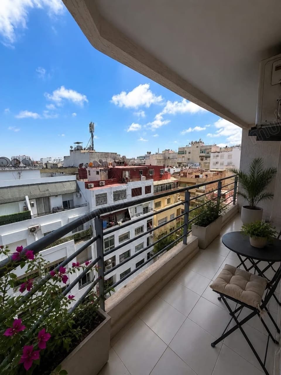 À louer appartement vide étage élevé qrt les princesses