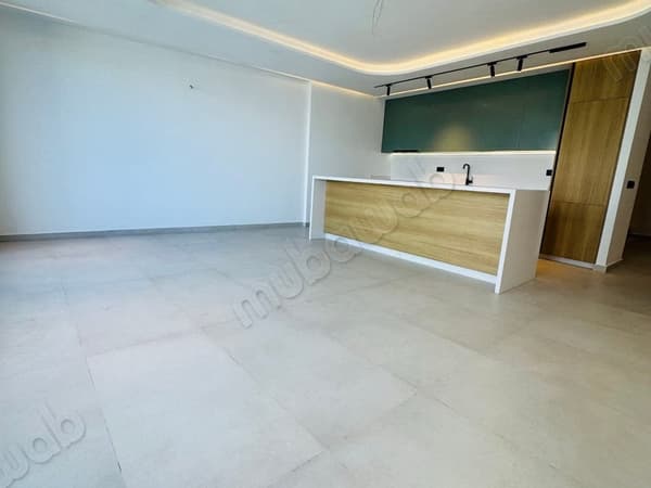 Duplex palmier 120 metres avendre