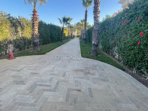 Magnifique villa à vendre à Souissi. 5 belles chambres. Salon Marocain, sécurité
