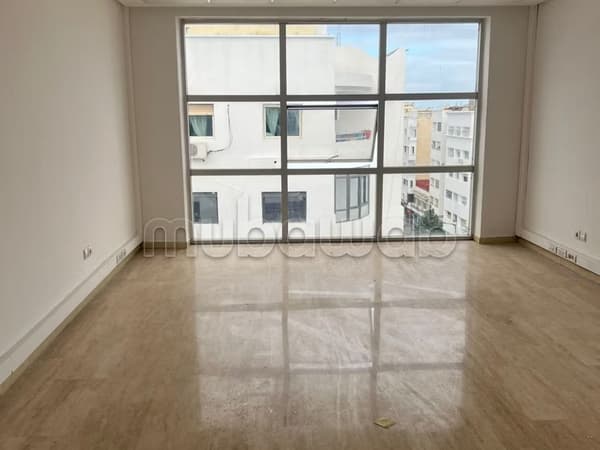Bureau professionnel 68 m² à louer – Quartier Maarif Extension