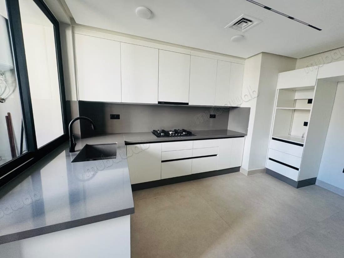 Beautiful apartment for rent in Racine. 1 Room. Parking and terrace