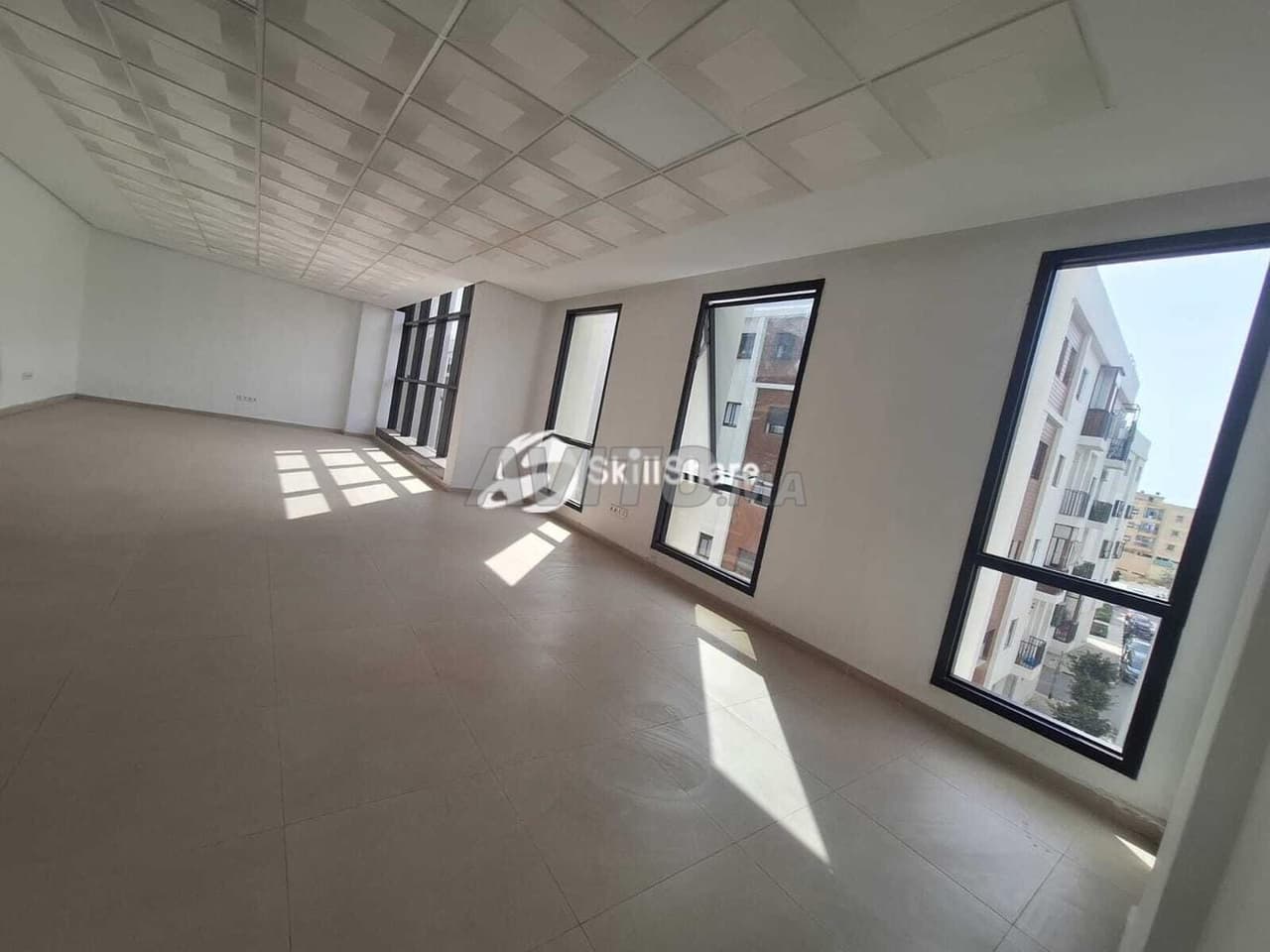 Plateau bureau neuf 50 m² à louer – Laymoune