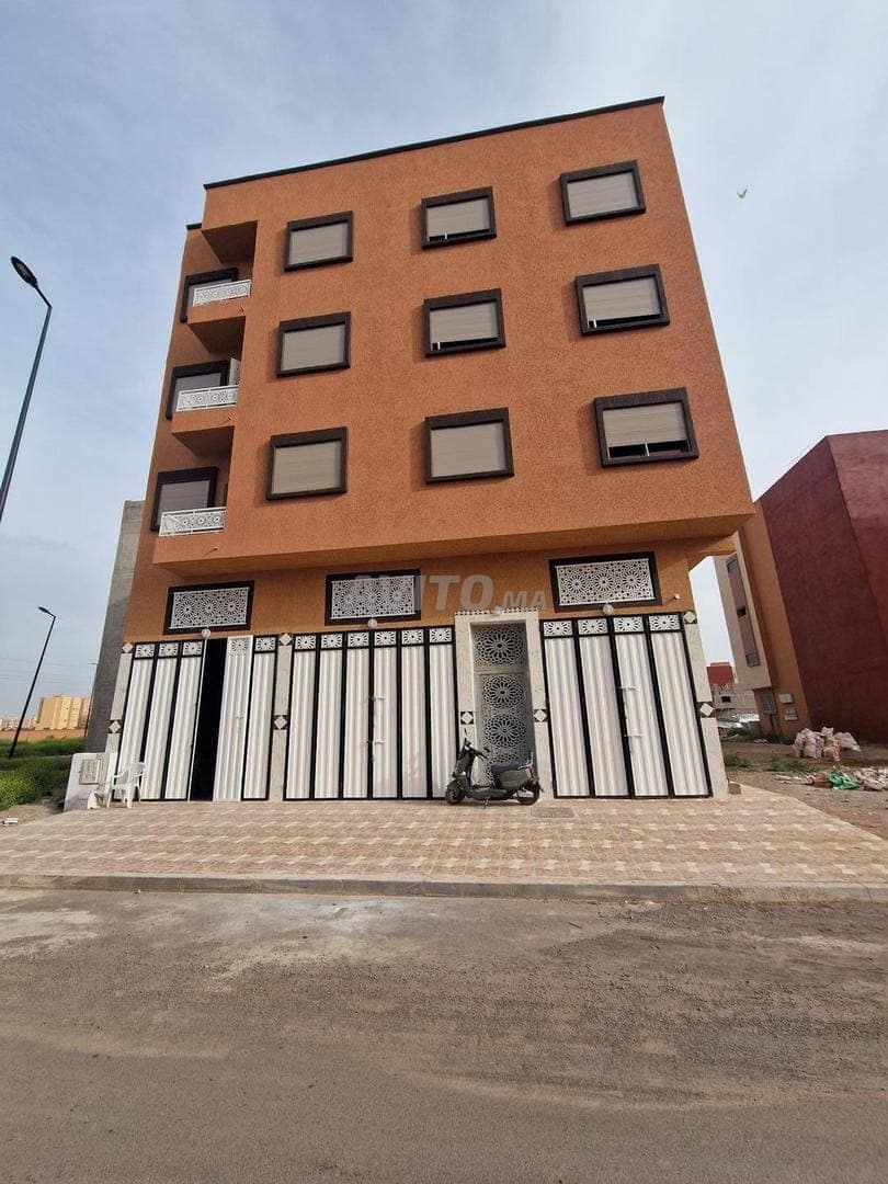 Maison 180m 6 appartements titre foncier avec magasin