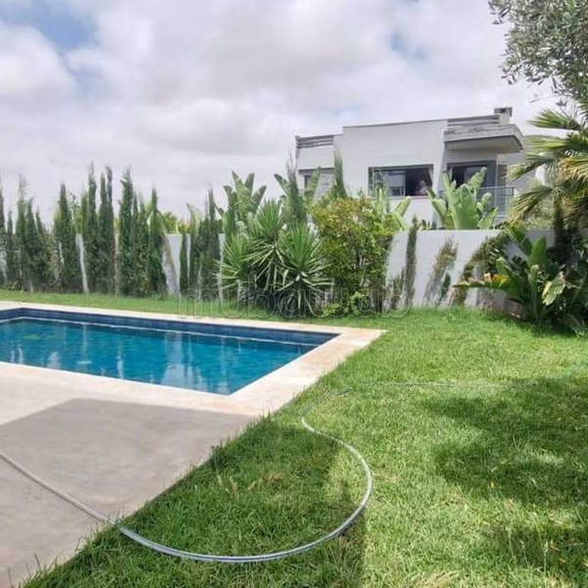 Villa à Louer de 538.0 m² à Bouskoura, Ville Verte