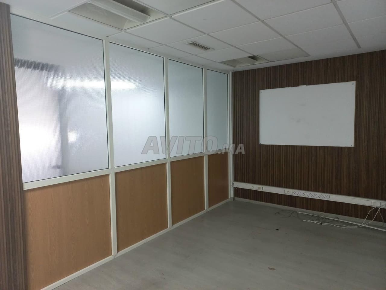 Splendido ufficio di 120 m² a Oulfa con ascensore