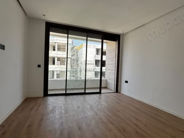 Appartement en location à Souissi. 2 chambres. Avec ascenseur et terrasse