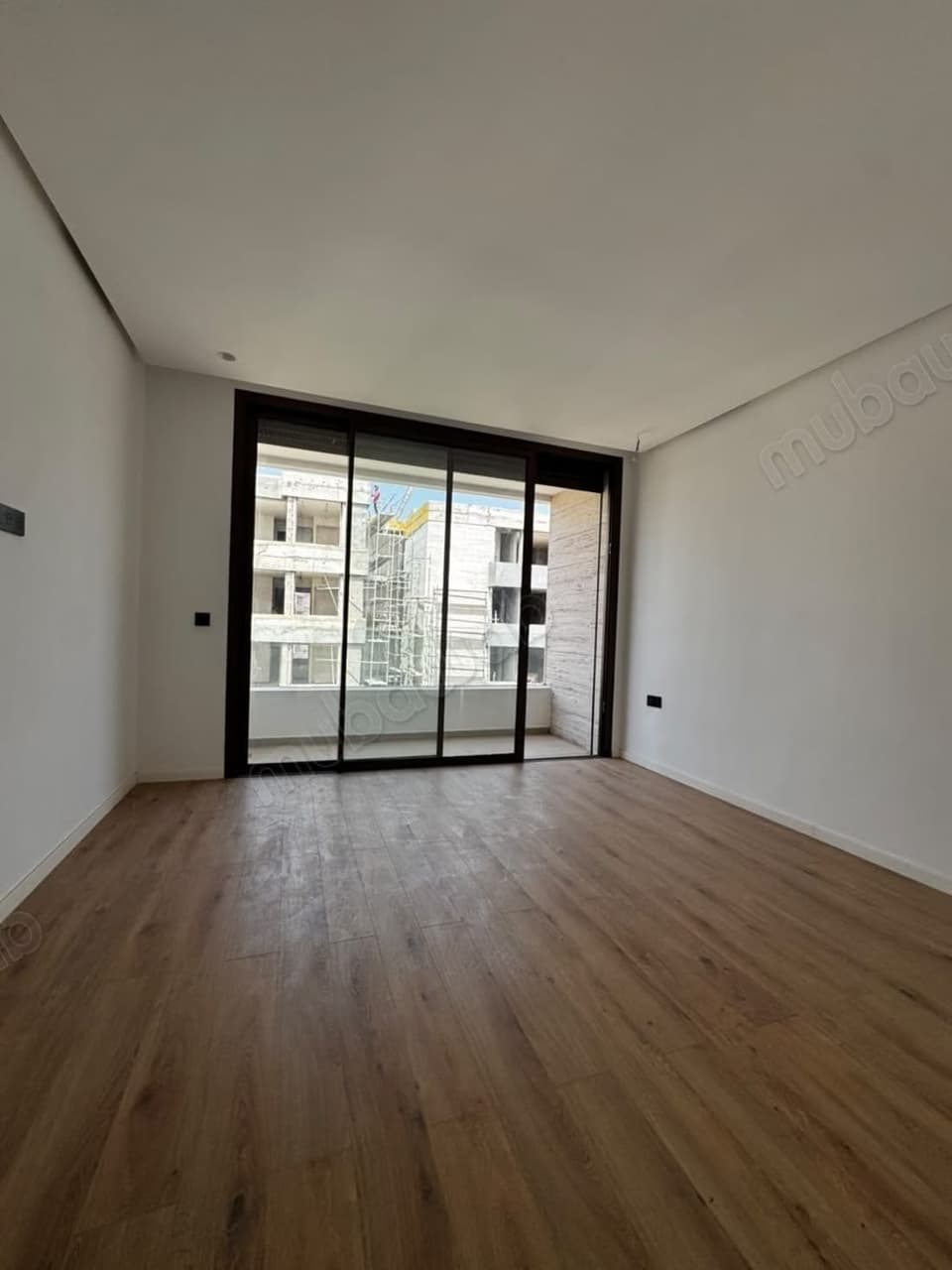 Piso en alquiler en Souissi. 2 dormitorios. Con ascensor y terraza
