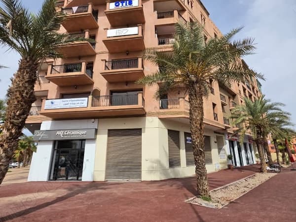 Magasin d’angle à vendre – boulevard al moukaouama