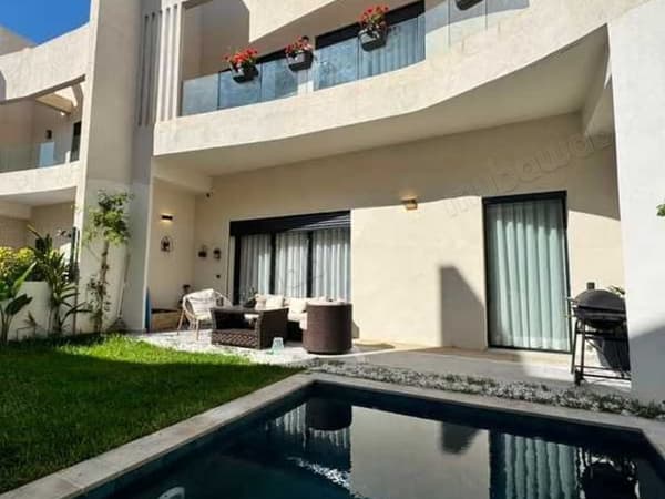 Villa à Louer de 216.0 m² à Casablanca, Ain Diab Extension 2