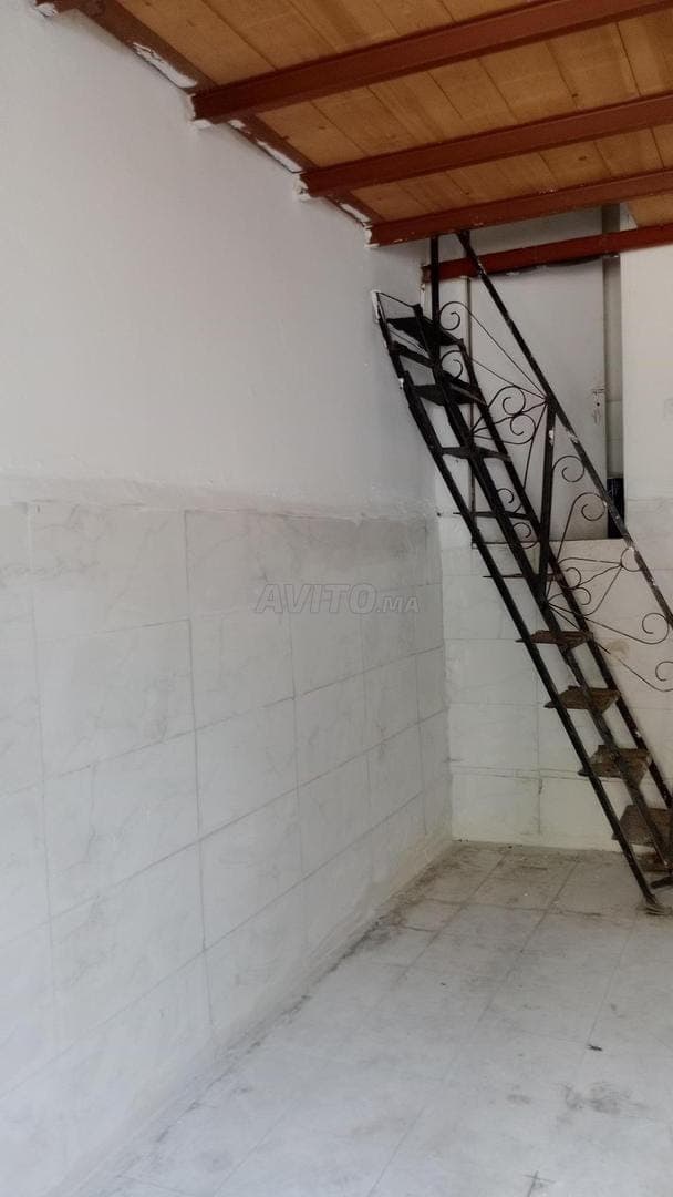 متجر إيداع مع علية للإيجار