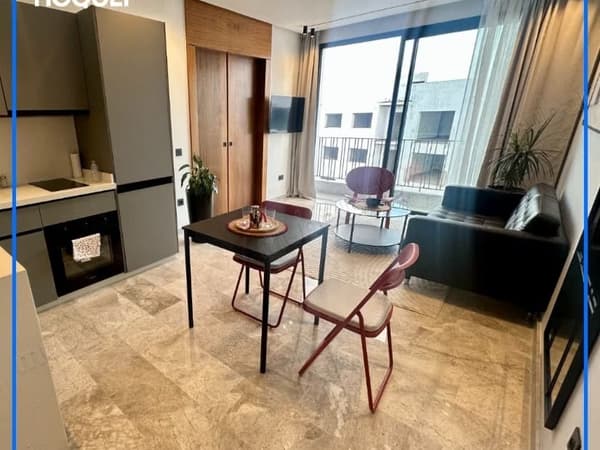 Modernes und helles Studio mit Balkon