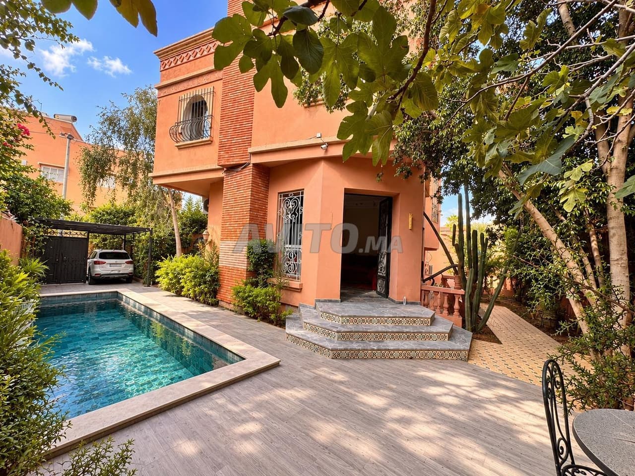 VILLA PISCINE, TERRASSE ET BEAUX VOLUMES