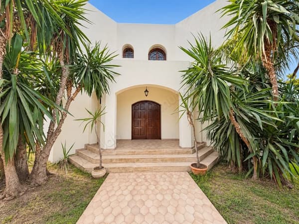 Superbe villa à louer à Riyad. Surface totale 500 m². Terrasse et jardin
