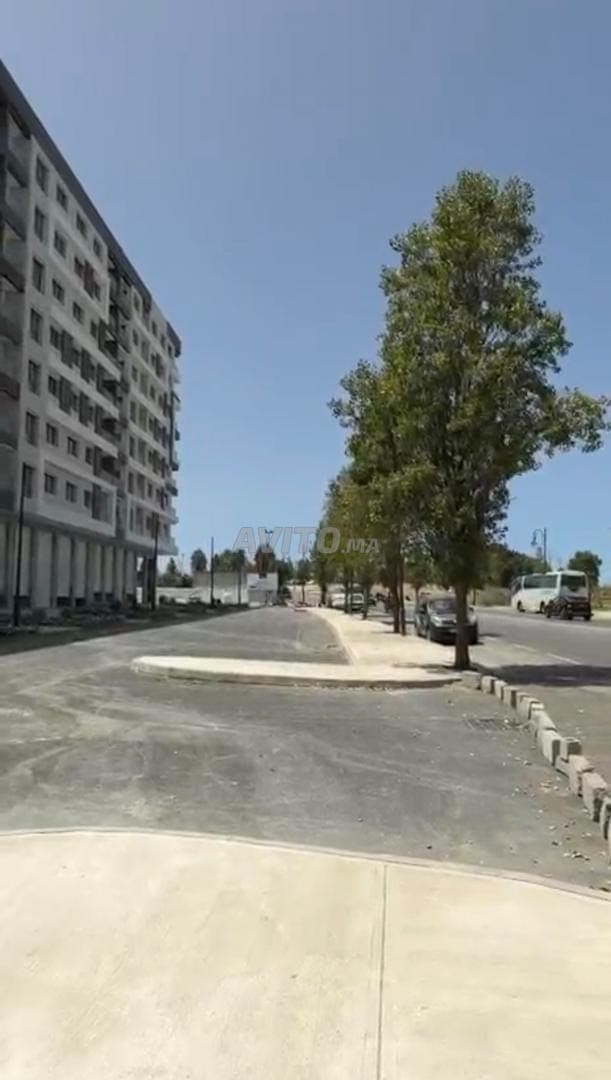 Locale commerciale in vendita su strada da 30 metri nel complesso Al Mass